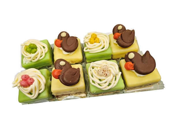 Cake Petit Four Pasen&nbsp;8 stuks